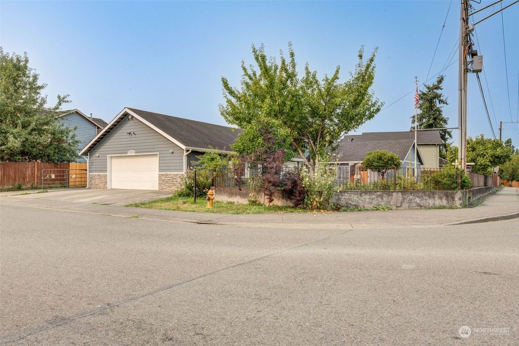 Photo of 10722 60th Avenue NE, Marysville, WA 98270 (MLS # 2153762)