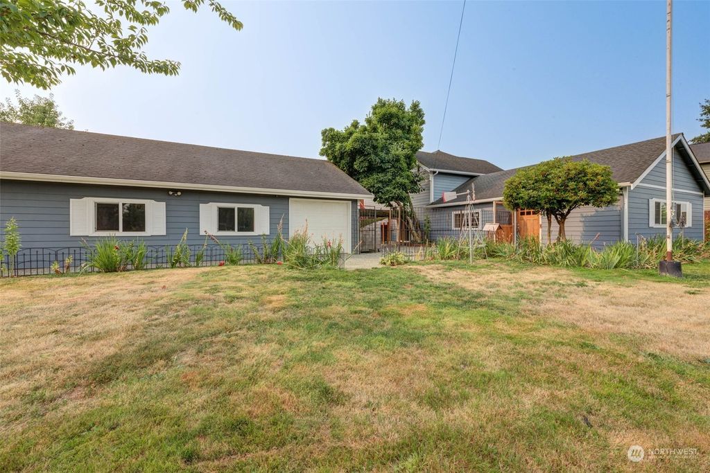 Photo of 10722 60th Avenue NE, Marysville, WA 98270 (MLS # 2153762)