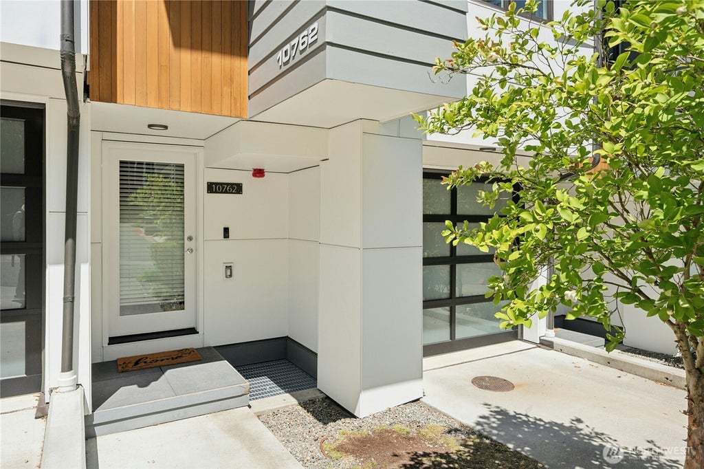 Photo of 10762 SE 1st Drive #22, Bellevue, WA 98004 (MLS # 2560098)