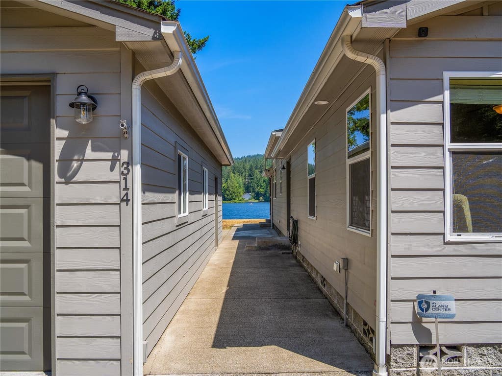 Photo of 314 NW Rhododendron Drive, Bremerton, WA 98312 (MLS # 2559942)