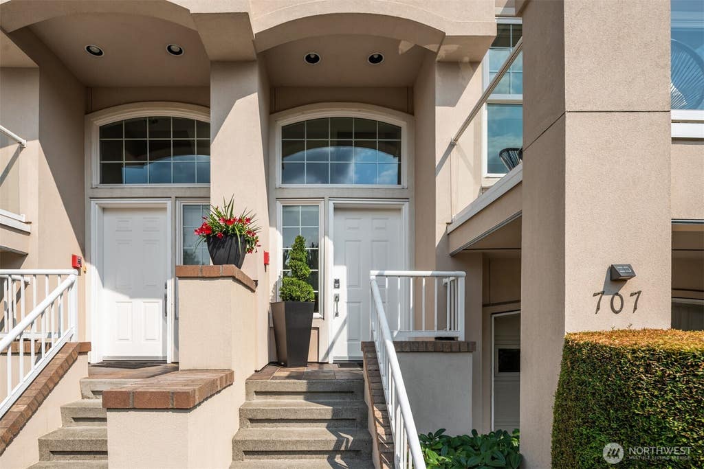 Photo of 701 9th Avenue S #707, Kirkland, WA 98033 (MLS # 2569388)