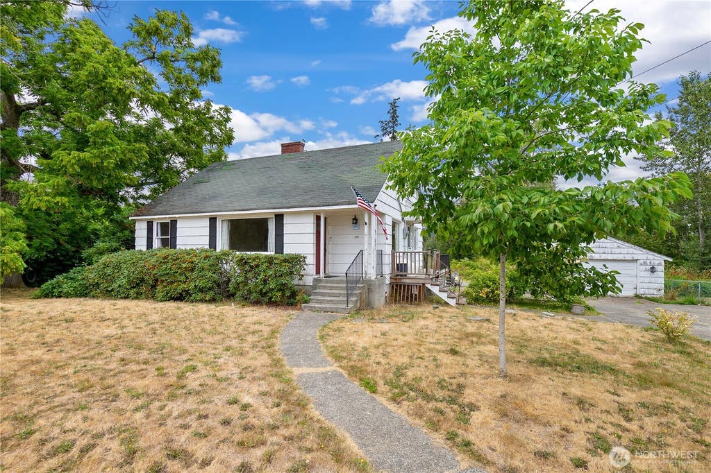 Photo of 215 99th Street E, Tacoma, WA 98445 (MLS # 2567942)