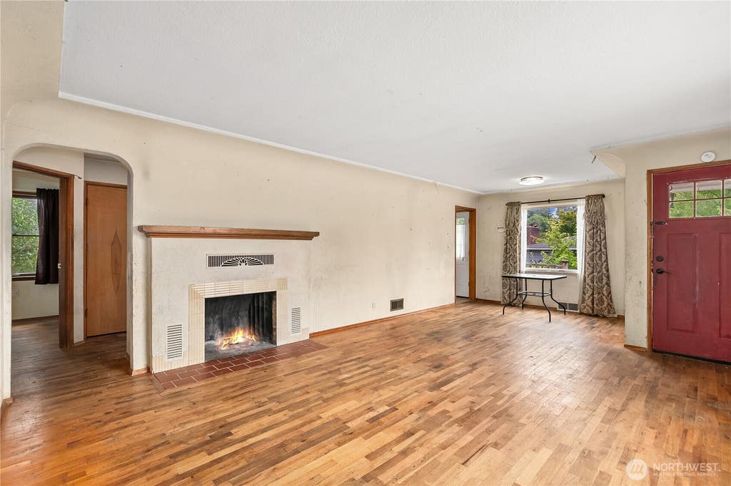 Photo of 215 99th Street E, Tacoma, WA 98445 (MLS # 2567942)