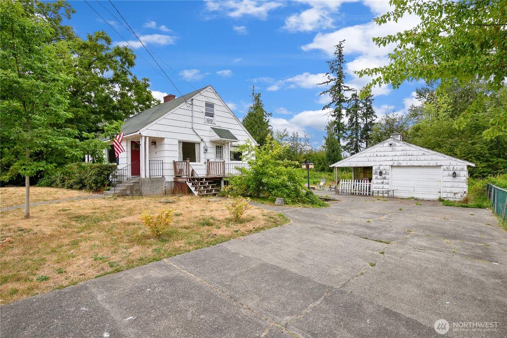 Photo of 215 99th Street E, Tacoma, WA 98445 (MLS # 2567942)