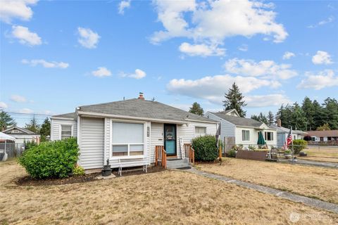 Photo of 4709 S American Lake Boulevard, Tacoma, WA 98409 (MLS # 2423098)