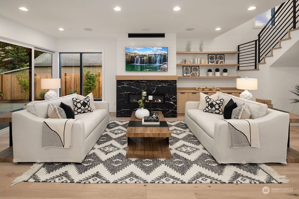 Photo of 1102 2nd Street, Kirkland, WA 98033 (MLS # 2072846)