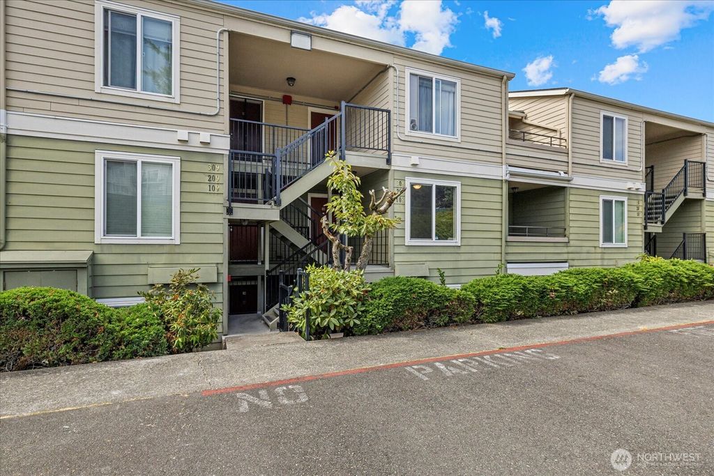 Photo of 3233 NE 12th Street #208, Renton, WA 98056 (MLS # 2418468)
