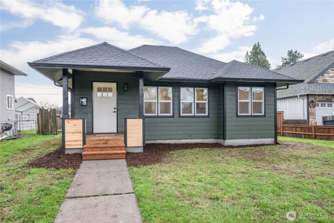 Photo of 450 16th Avenue, Longview, WA 98632 (MLS # 2461202)