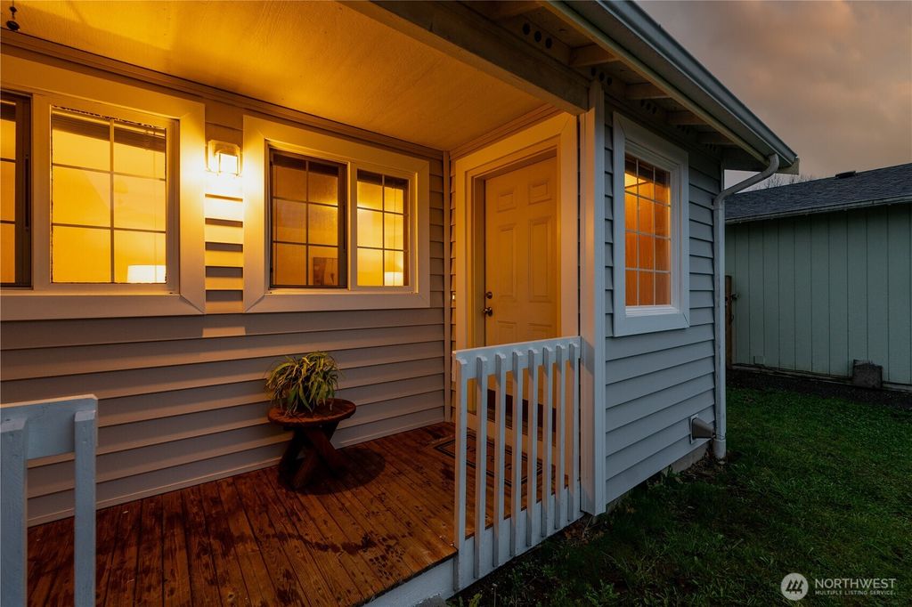 Photo of 512 Walnut Avenue, Sultan, WA 98294 (MLS # 2488512)