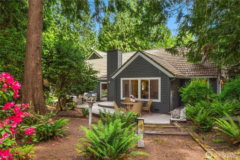 2231 Sahalee Drive E