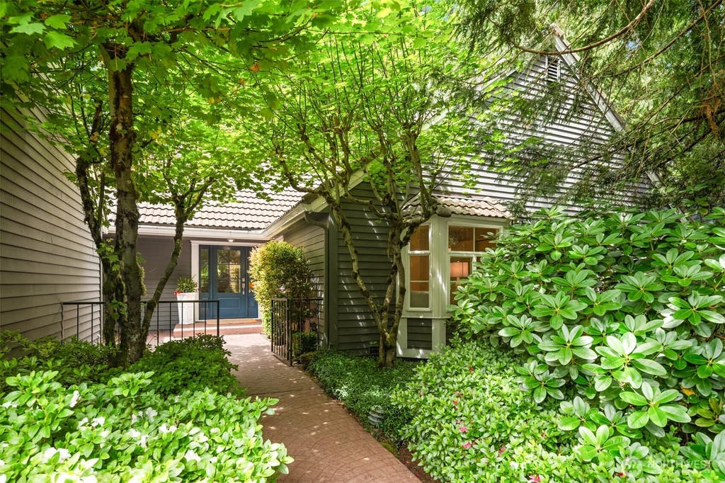 Photo of 2231 Sahalee Drive E, Sammamish, WA 98074 (MLS # 2537540)