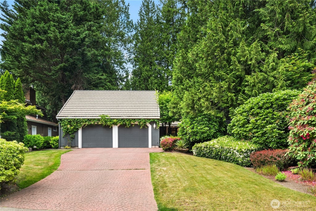 Photo of 2231 Sahalee Drive E, Sammamish, WA 98074 (MLS # 2537540)