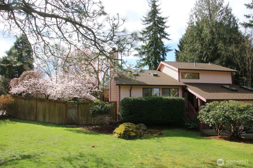 Photo of 8129 NE 131st Street, Kirkland, WA 98034 (MLS # 2485478)