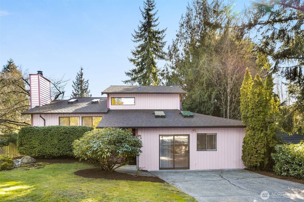 Photo of 8129 NE 131st Street, Kirkland, WA 98034 (MLS # 2485478)