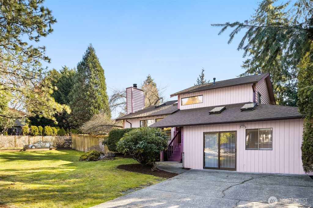 Photo of 8129 NE 131st Street, Kirkland, WA 98034 (MLS # 2485478)