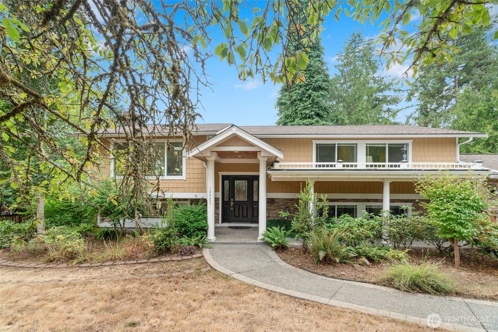 Photo of 12623 NE 28th Street, Bellevue, WA 98005 (MLS # 2421795)