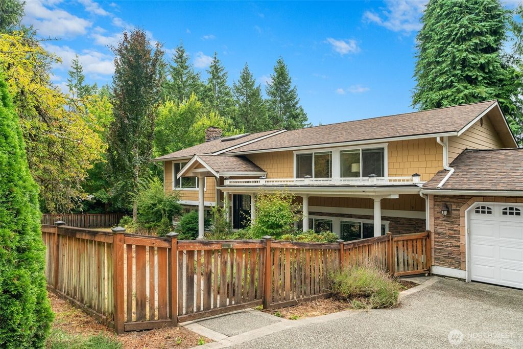 Photo of 12623 NE 28th Street, Bellevue, WA 98005 (MLS # 2421795)