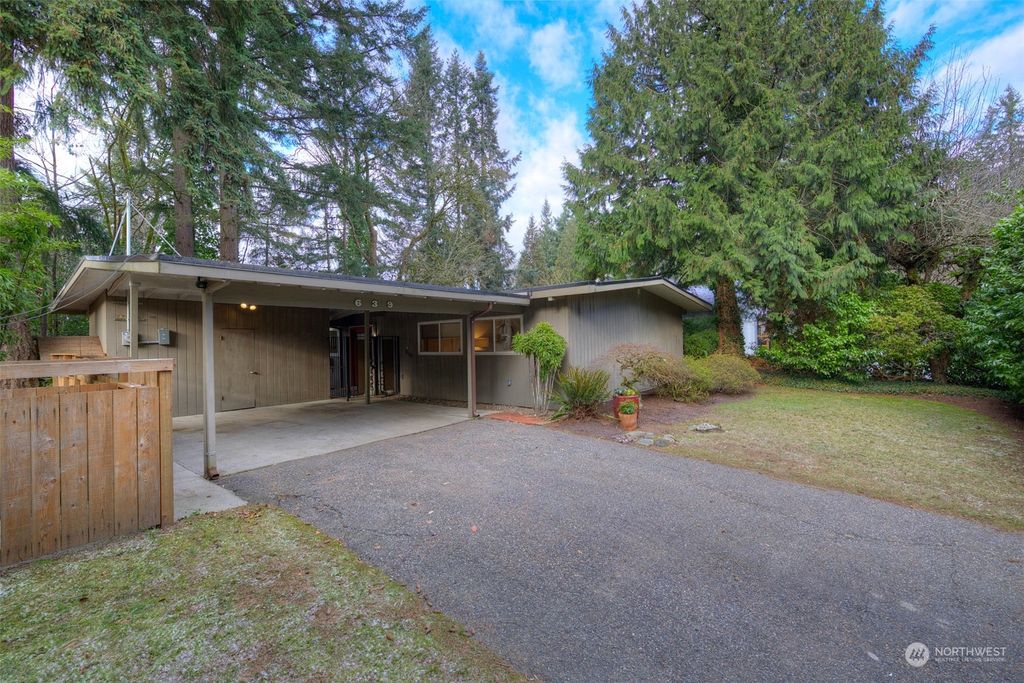 Photo of 639 130th Avenue NE, Bellevue, WA 98005 (MLS # 2190462)