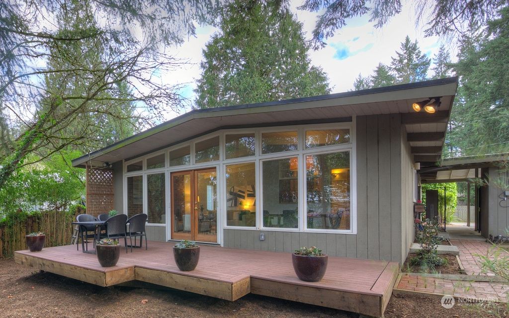 Photo of 639 130th Avenue NE, Bellevue, WA 98005 (MLS # 2190462)