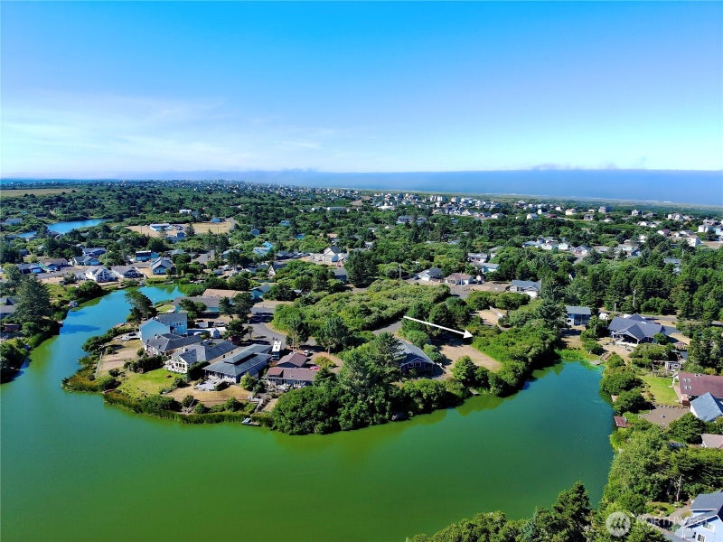 362 King Cyrus Loop SW