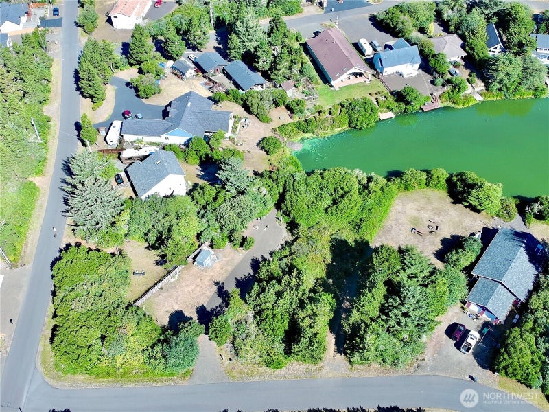 362 King Cyrus Loop SW