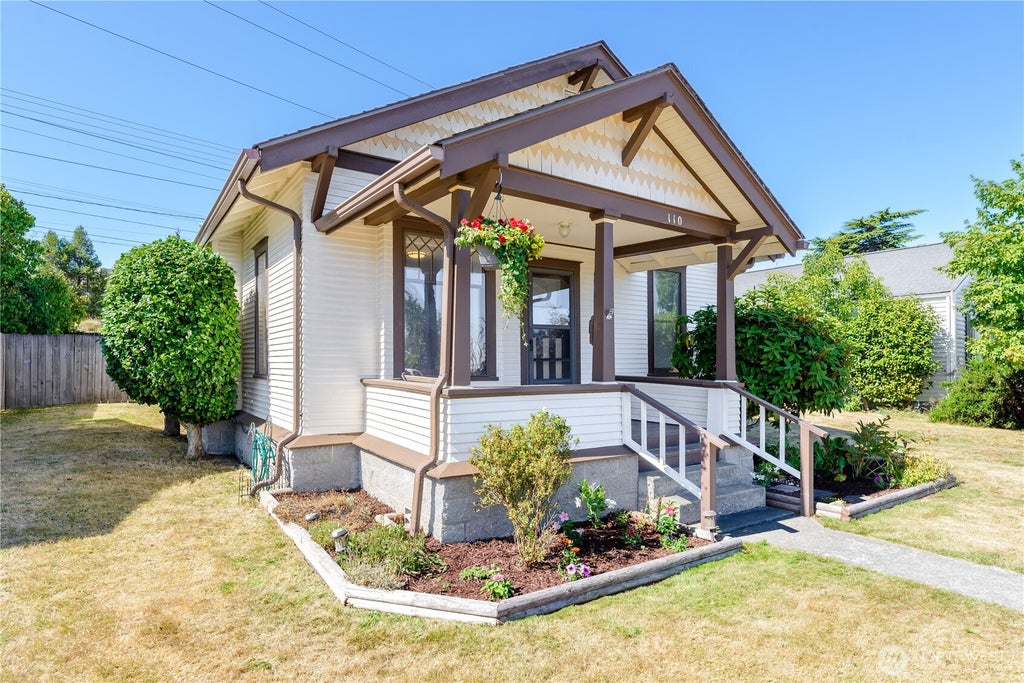 Photo of 110 W 14th ST, Port Angeles, WA 98362 (MLS # 2572364)