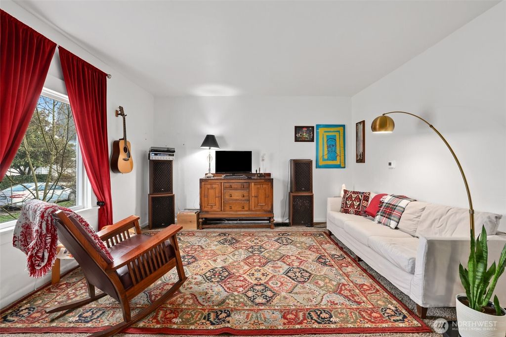 Photo of 525 12th Avenue SE, Olympia, WA 98501 (MLS # 2470855)