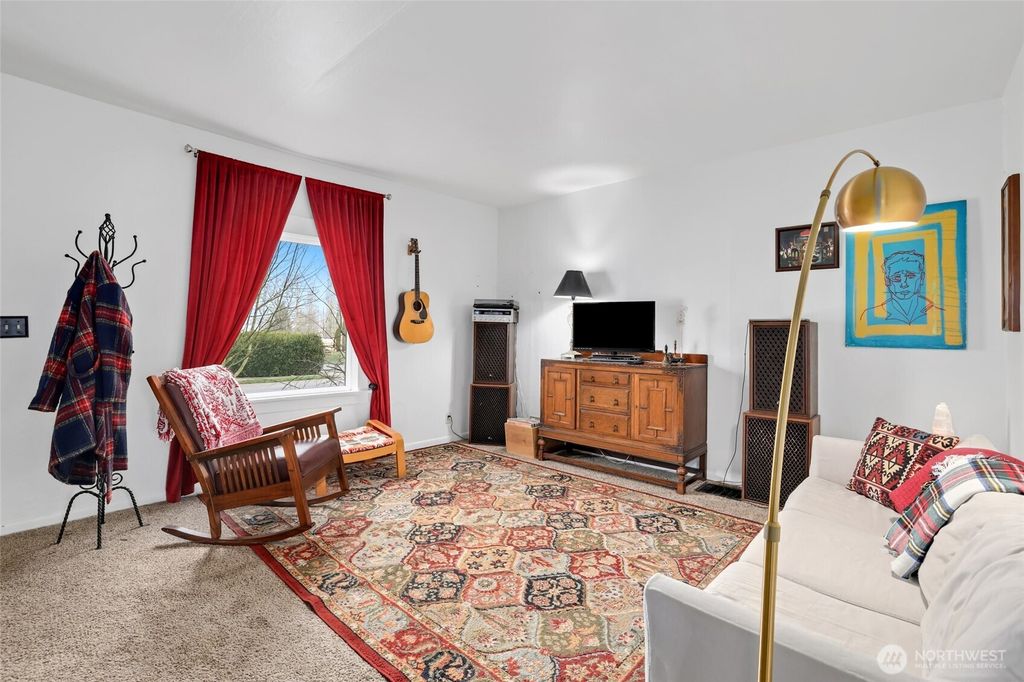 Photo of 525 12th Avenue SE, Olympia, WA 98501 (MLS # 2470855)