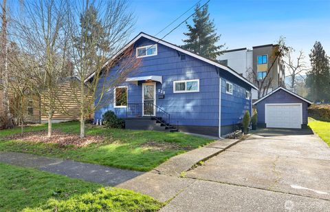 Photo of 525 12th Avenue SE, Olympia, WA 98501 (MLS # 2470855)