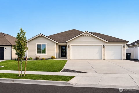 Photo of 4212 W Sandy Court, Moses Lake, WA 98837 (MLS # 2529367)
