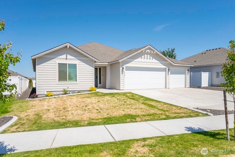 Photo of 4212 W Sandy Court, Moses Lake, WA 98837 (MLS # 2529367)