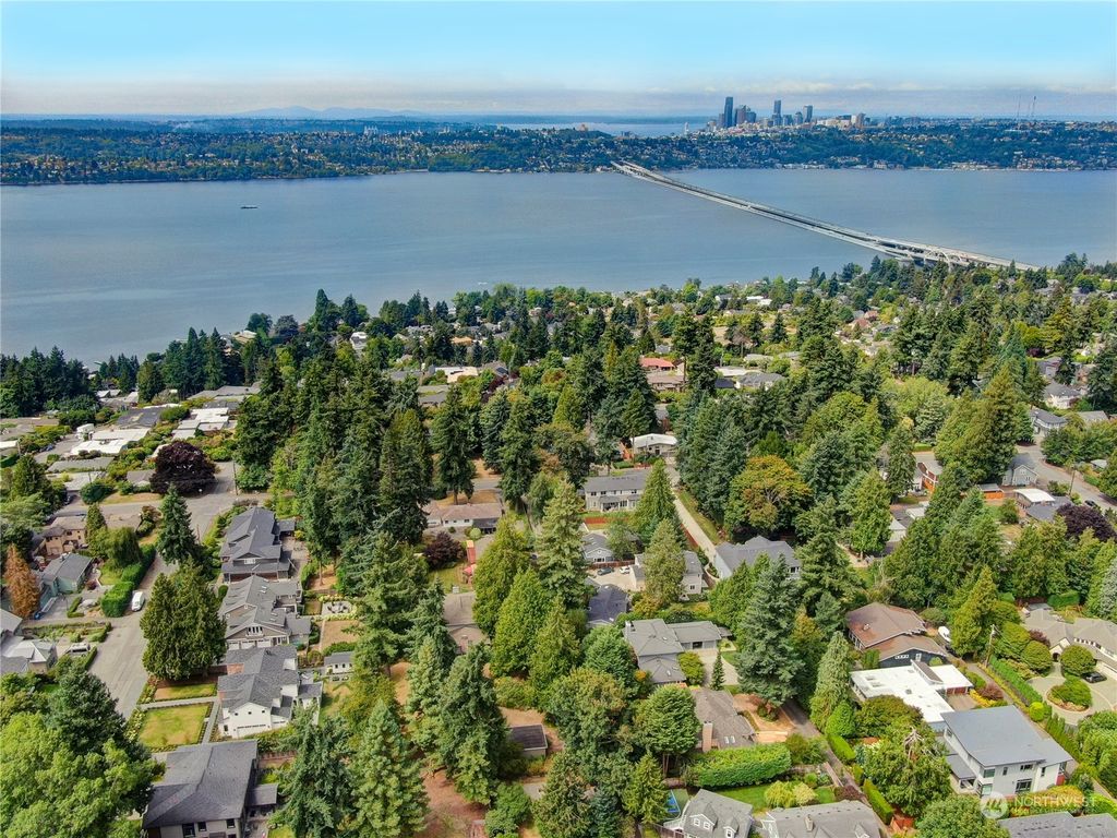 Photo of 2965 74th Avenue SE, Mercer Island, WA 98040 (MLS # 2149139)