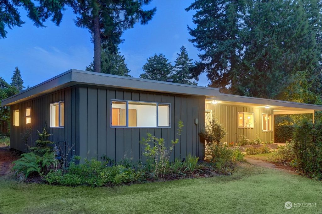 Photo of 2965 74th Avenue SE, Mercer Island, WA 98040 (MLS # 2149139)