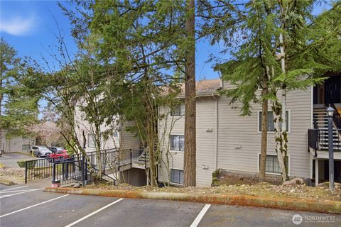 Photo of 12515 NE 116th Street #B11, Kirkland, WA 98034 (MLS # 2488656)