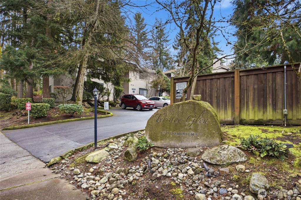 Photo of 12515 NE 116th Street #B11, Kirkland, WA 98034 (MLS # 2488656)