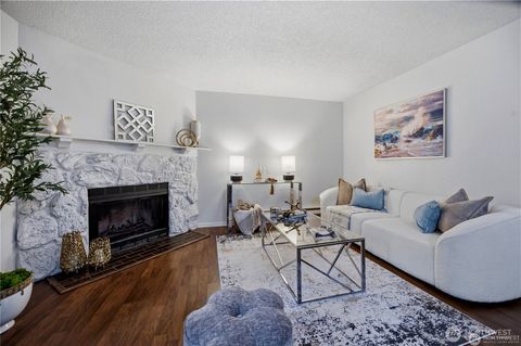 Photo of 12515 NE 116th Street #B11, Kirkland, WA 98034 (MLS # 2488656)