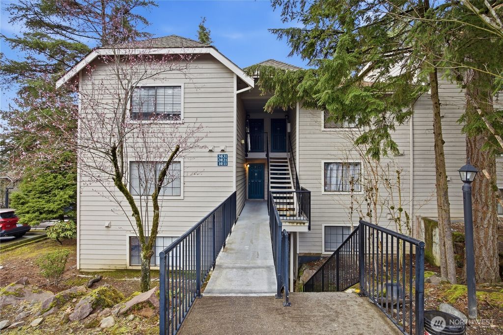 Photo of 12515 NE 116th Street #B11, Kirkland, WA 98034 (MLS # 2488656)