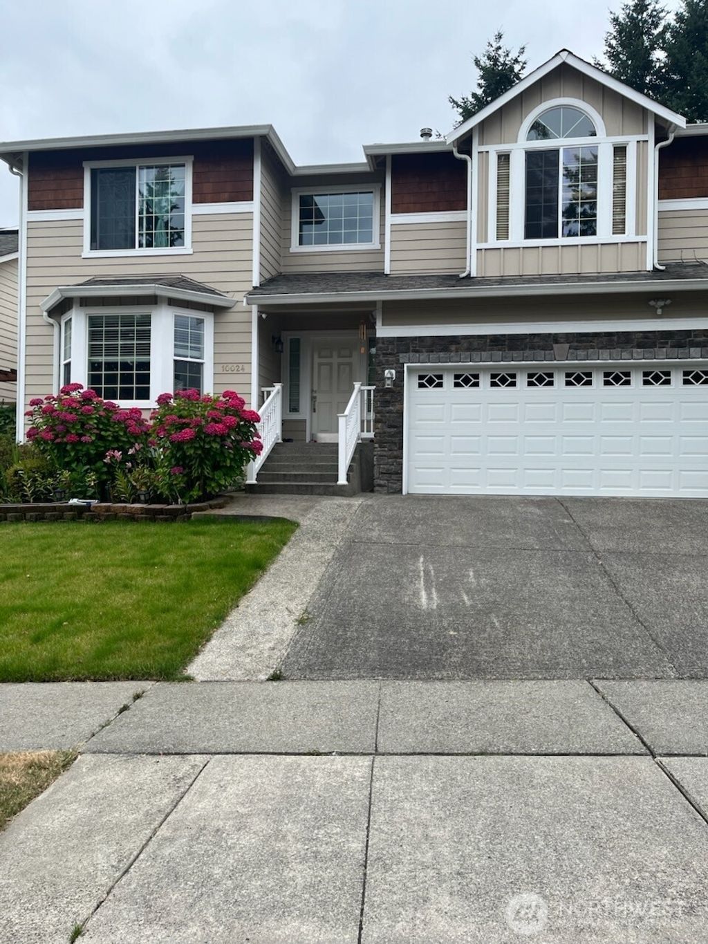 Photo of 10024 28th Drive SE, Everett, WA 98208 (MLS # 2391818)