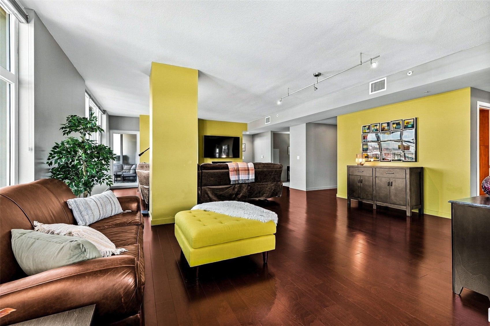 1515 Dock Street 312