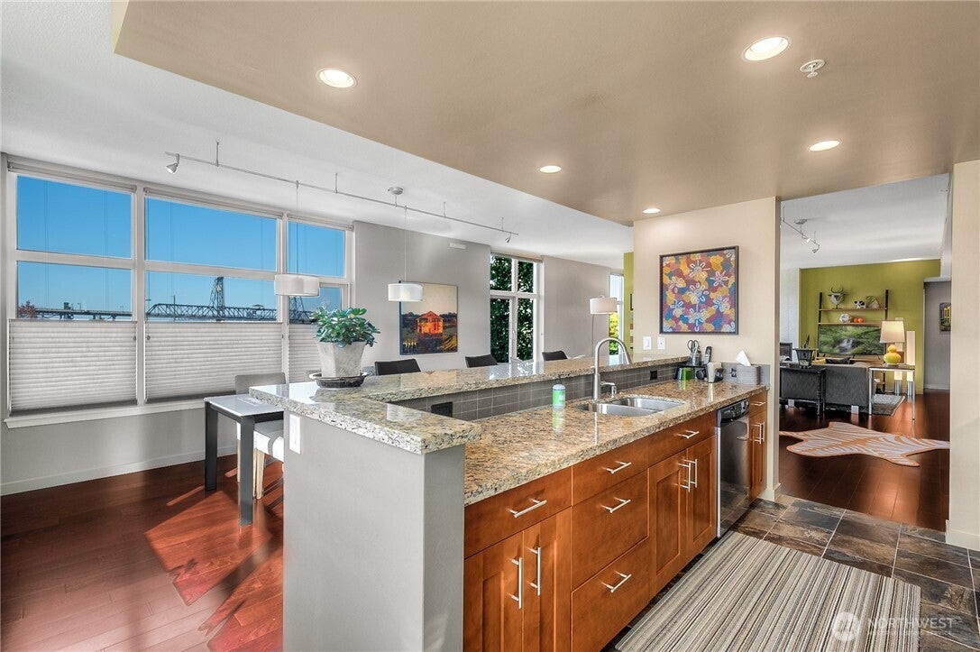 1515 Dock Street 312