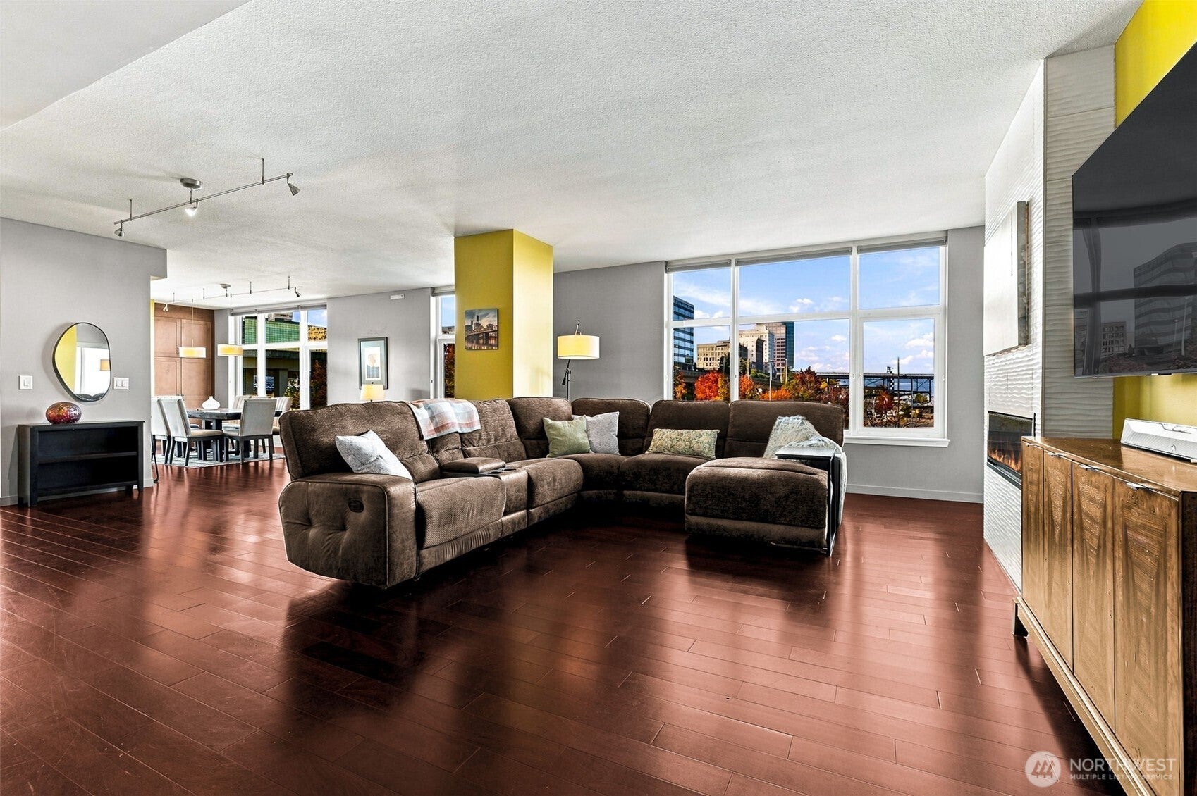 1515 Dock Street 312