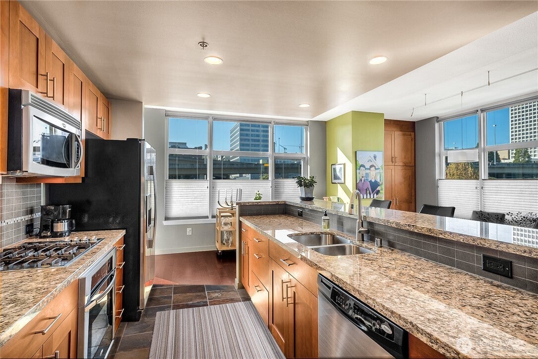 1515 Dock Street 312