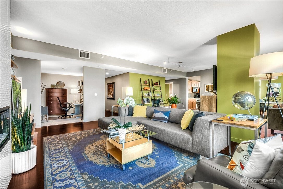1515 Dock Street 312