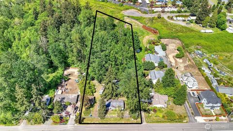 Photo of 1810 S 27th Street, Renton, WA 98055 (MLS # 2448990)