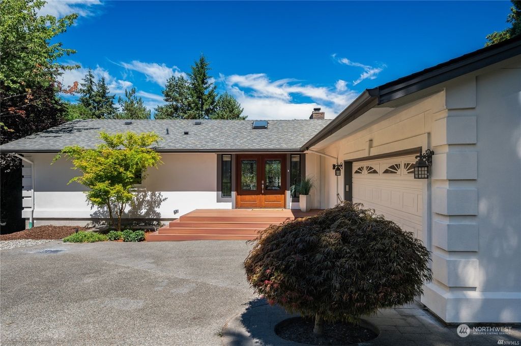 Photo of 3418 96th Avenue NE, Clyde Hill, WA 98004 (MLS # 2264195)