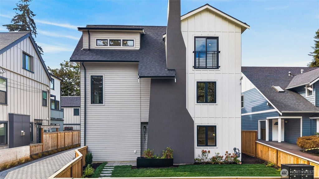 Photo of 2631 34th Avenue W, Seattle, WA 98199 (MLS # 2585741)