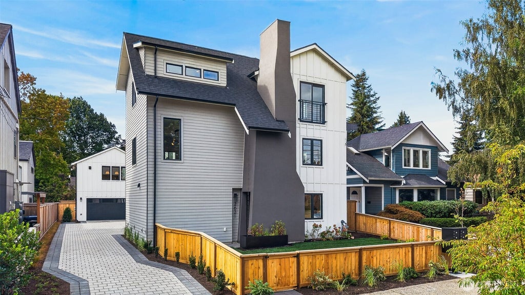 Photo of 2631 34th Avenue W, Seattle, WA 98199 (MLS # 2585741)