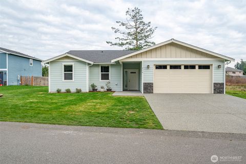 Photo of 958 Walker Avenue, Oak Harbor, WA 98277 (MLS # 2479437)
