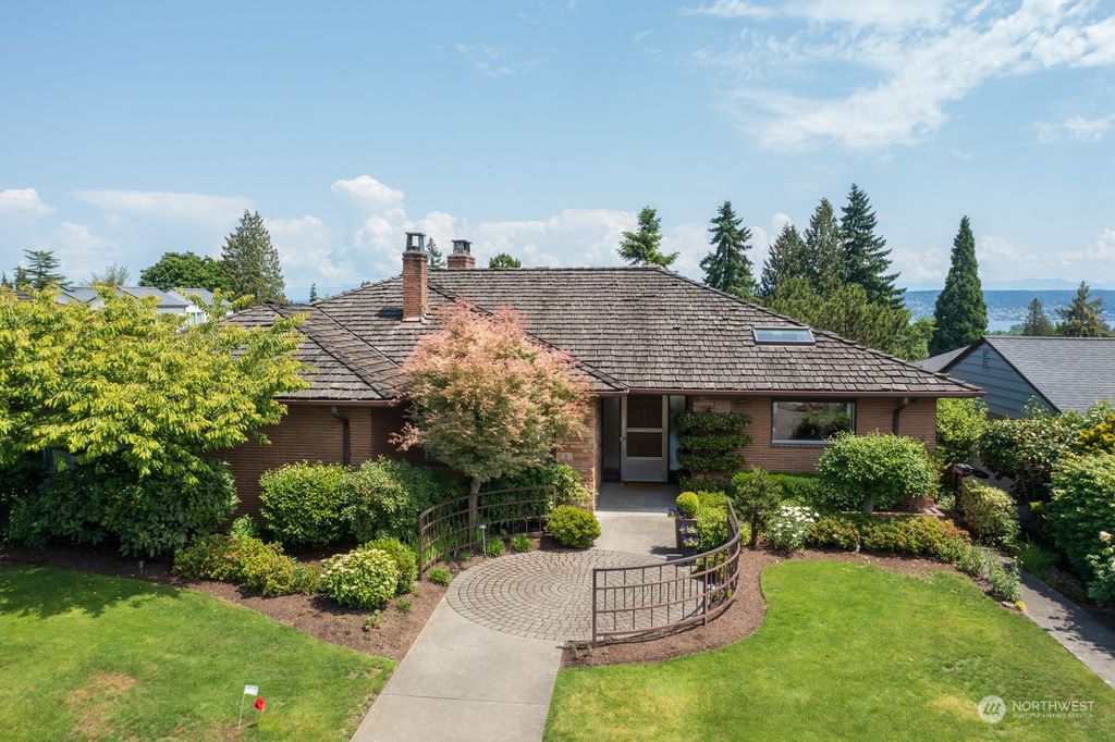Photo of 7008 52nd Avenue NE, Seattle, WA 98115 (MLS # 2129748)