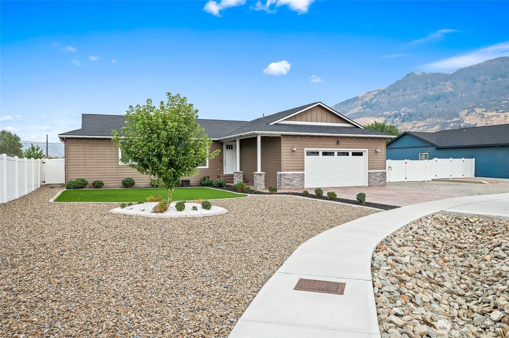 Photo of 57 Margaux Loop, Malaga, WA 98828 (MLS # 2568596)